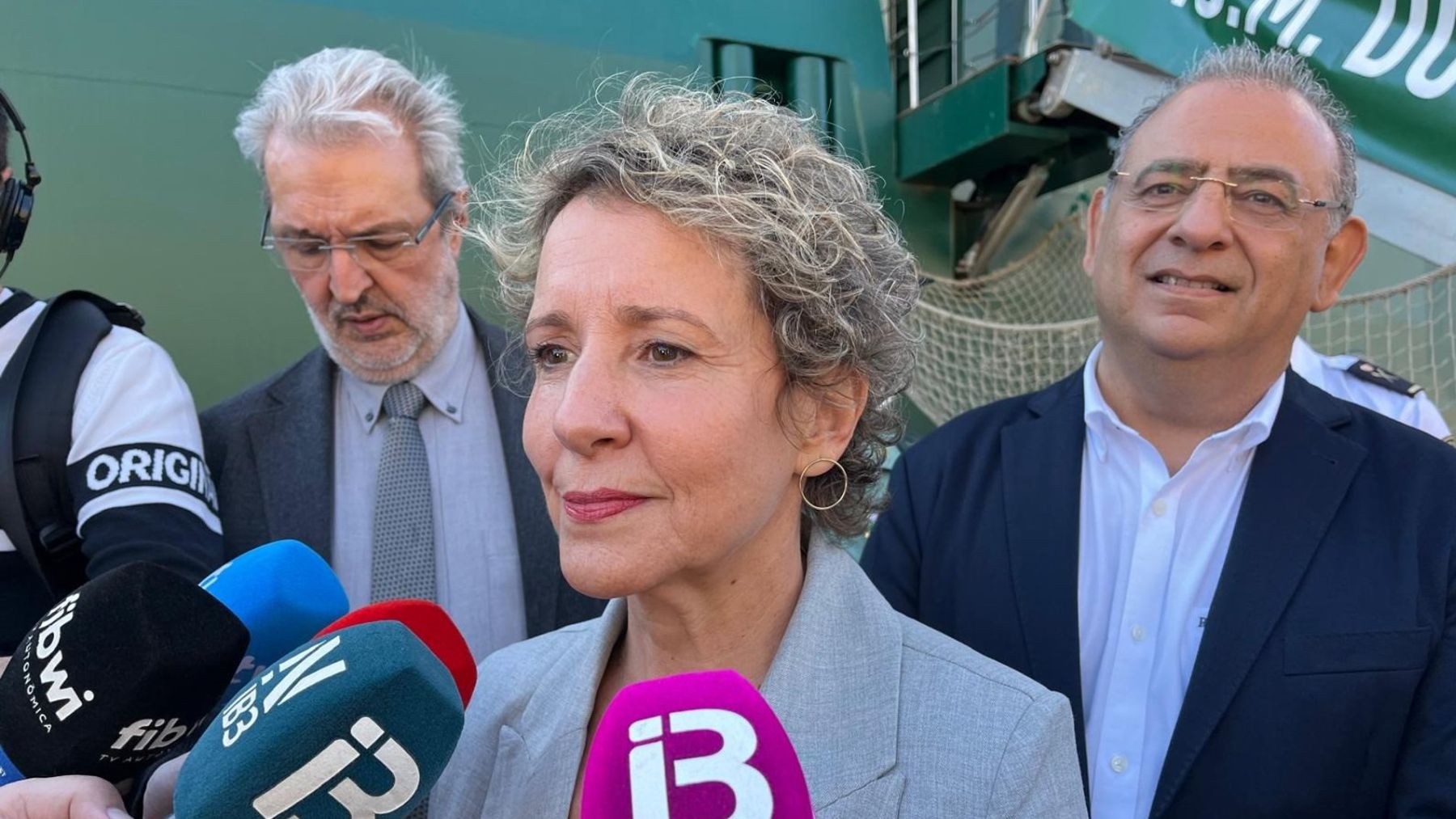 Aina Calvo ante el delegado del Gobierno.