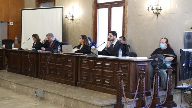 Médicos bebé arrojado contenedor