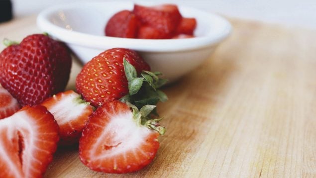 Lavar las fresas