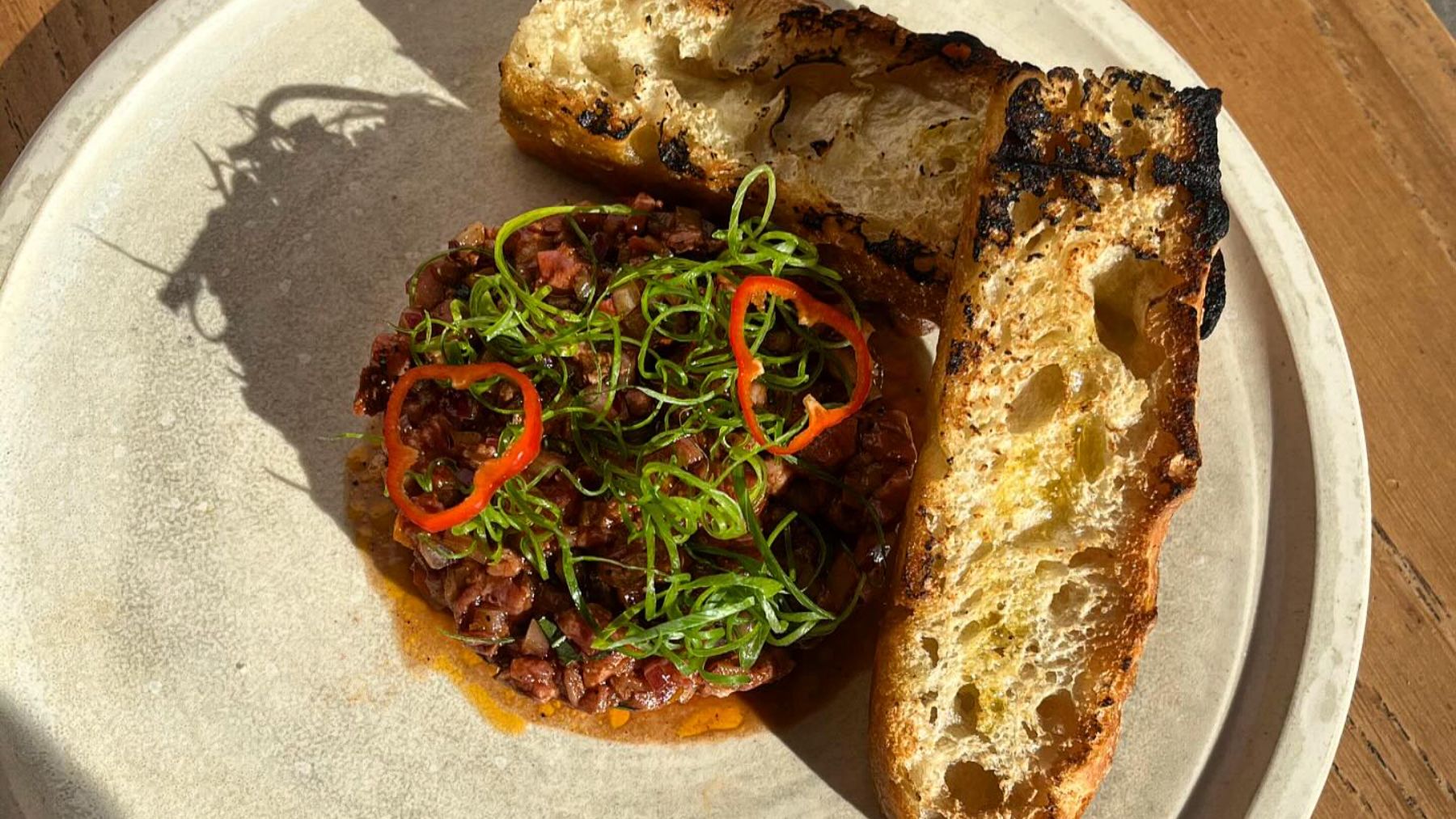 Plato de Llama Inn. (Foto; Redes Sociales)