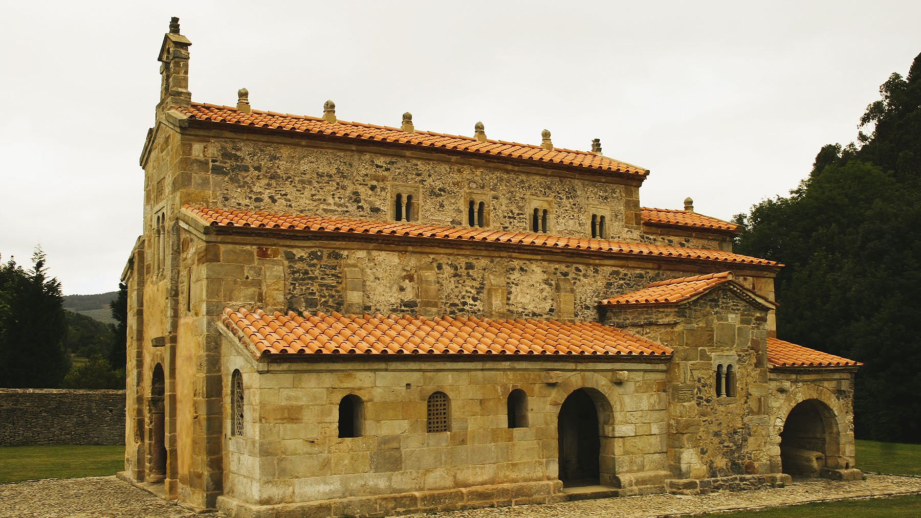 Monasterio de San Salvador de Valdediós. Foto:  Nachosan en Wikimedia Commons.