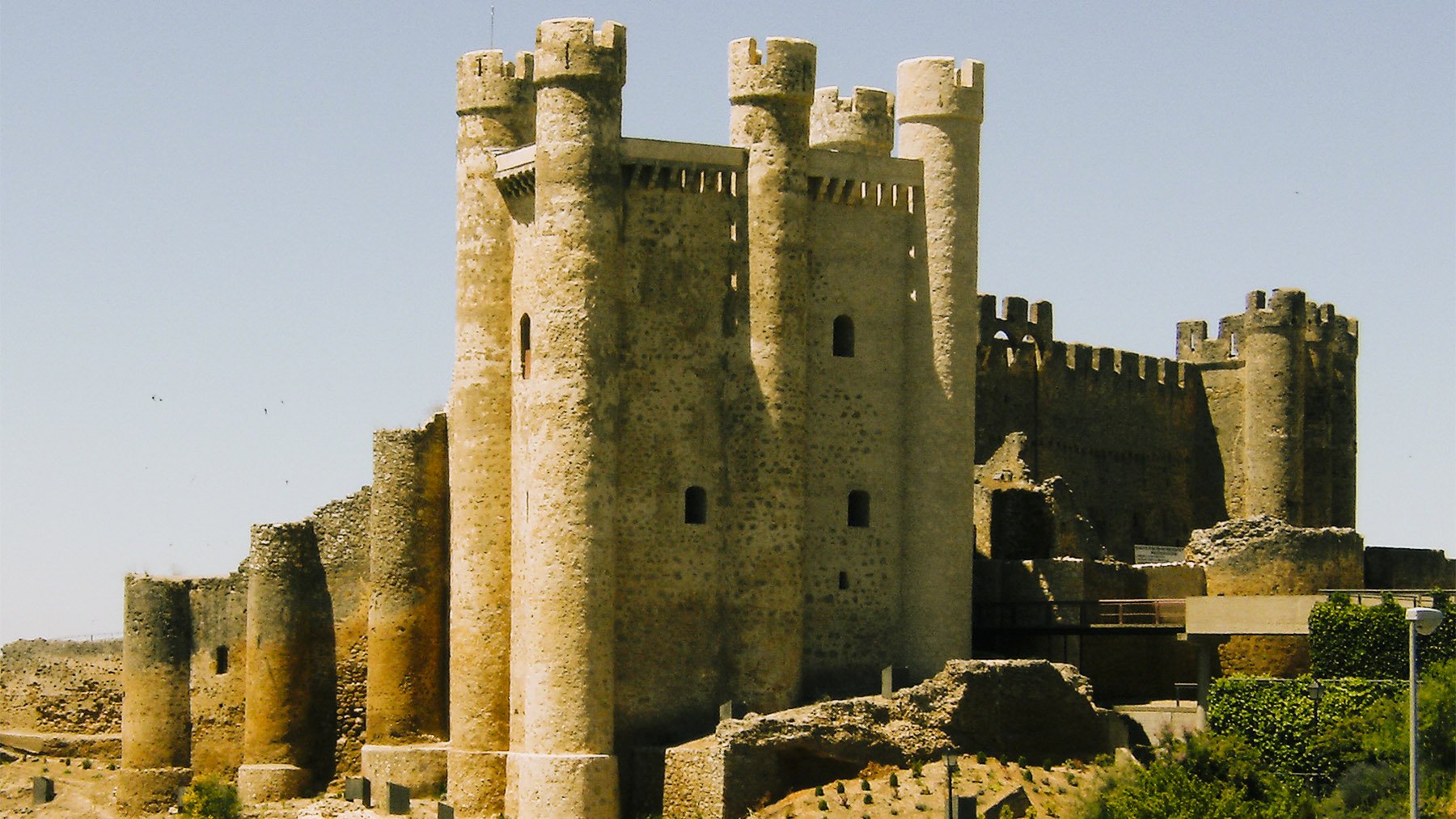 Castillo de Valencia de Don Juan. Foto: Javier Revilla Casado en Wikimedia Commons.