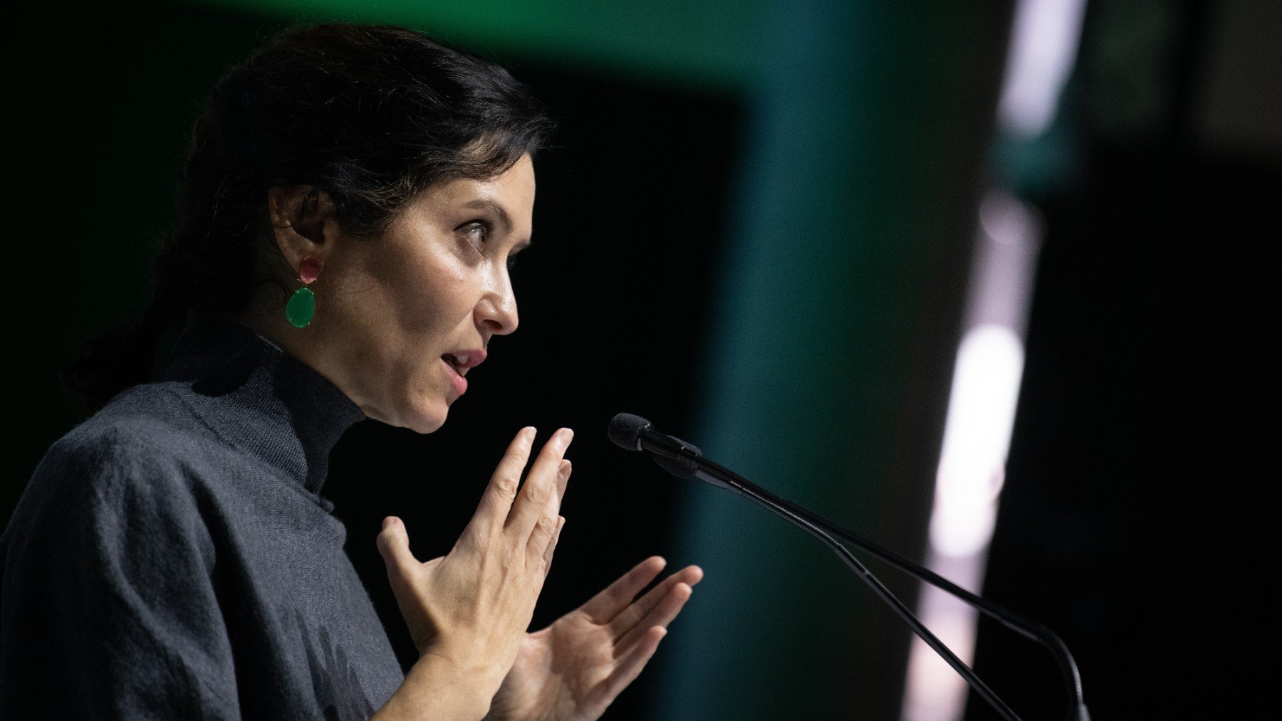 Ayuso invertirá 575 millones en Primaria y hospitalaria e inicia la primera residencia mundial de ELA