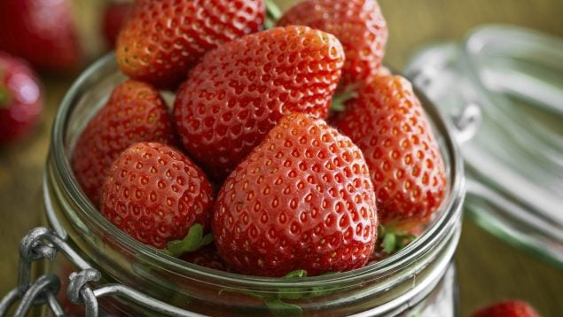 Lavar las fresas