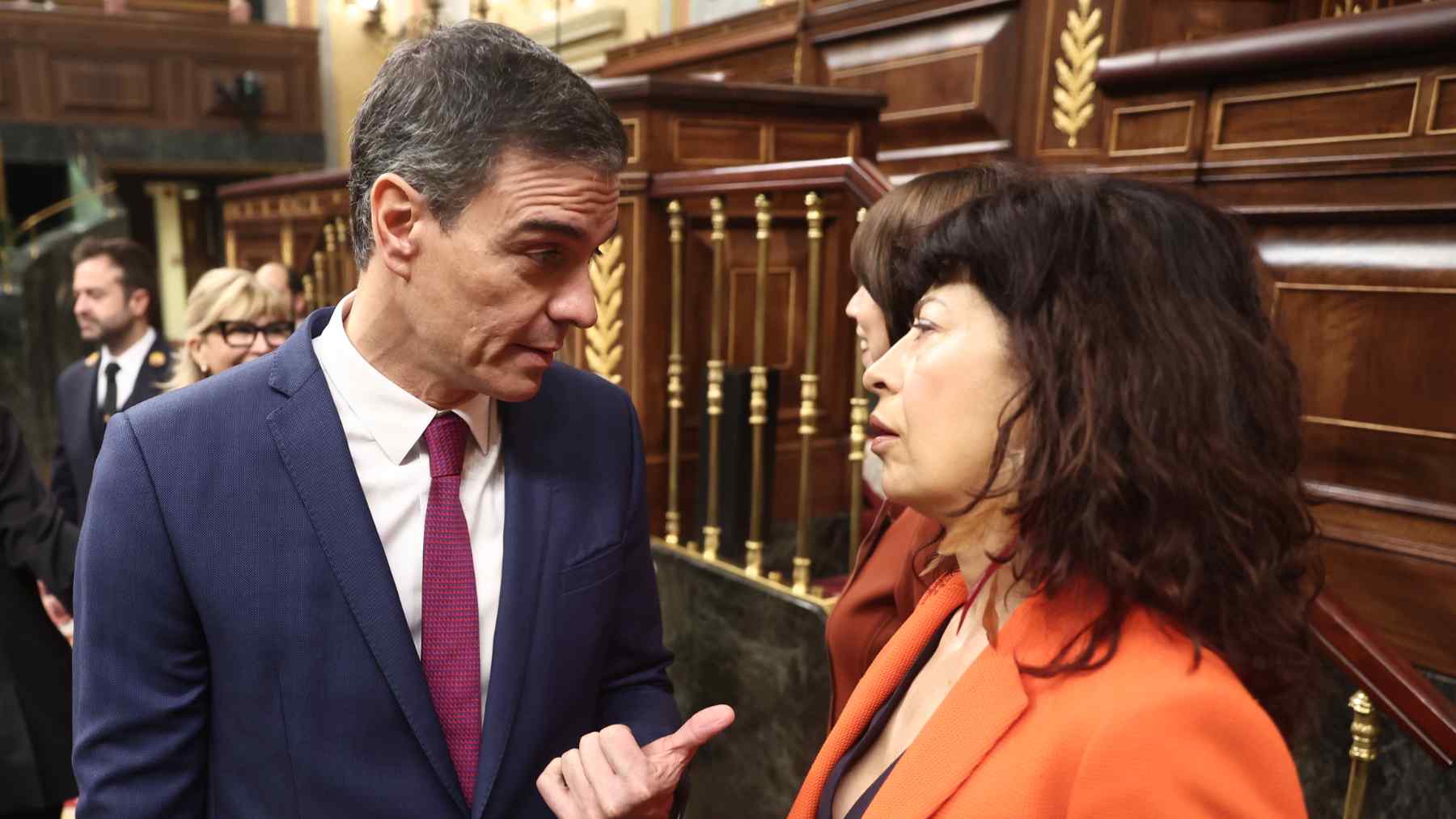 El Gobierno usa a las maltratadas en su guerra contra Ayuso: amenaza con quitarles 17 millones