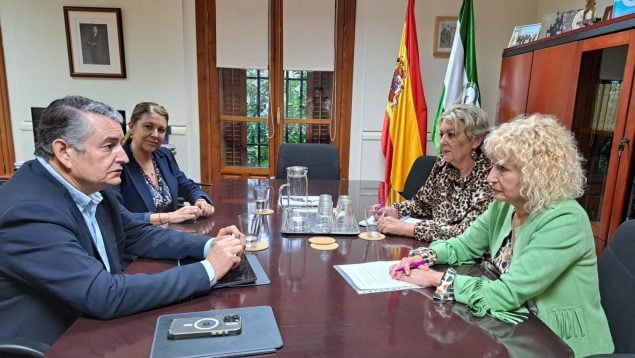 Antonio Sanz y la presidenta de AMAMA.