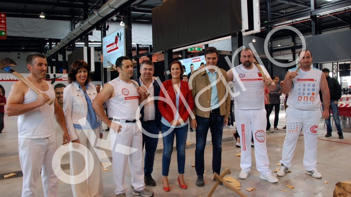Pedro Sánchez y Santos Cerdán visitando a Koldo en Pamplona viendo su exhibición como aizkolari.