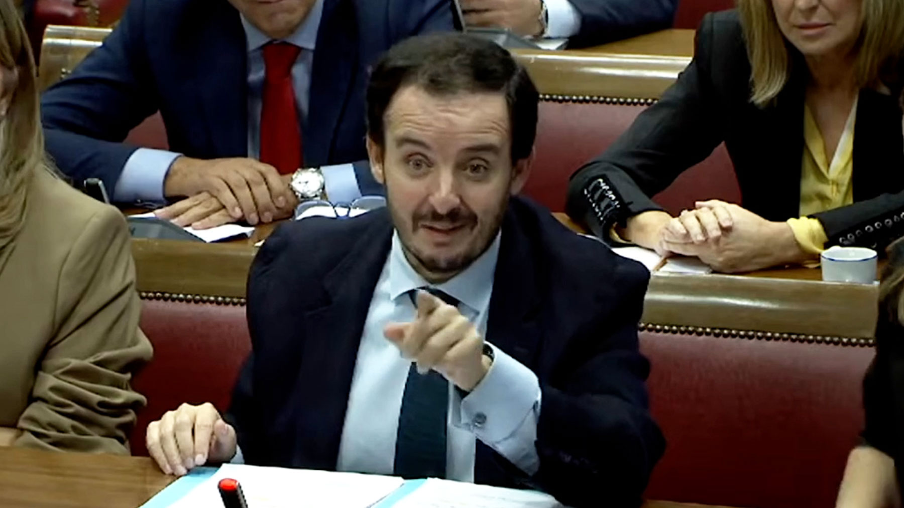 El senador del PP a Sánchez: Mientras yo estaba entubado en la UCI, sus nº 2 y 3 se hacían de oro