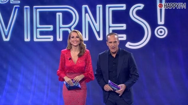 Bea Archidona y Santi Acosta, presentadores de De Viernes. (Mediaset)