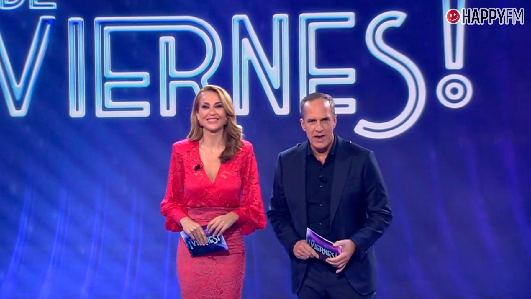 Bea Archidona y Santi Acosta, presentadores de De Viernes. (Mediaset)