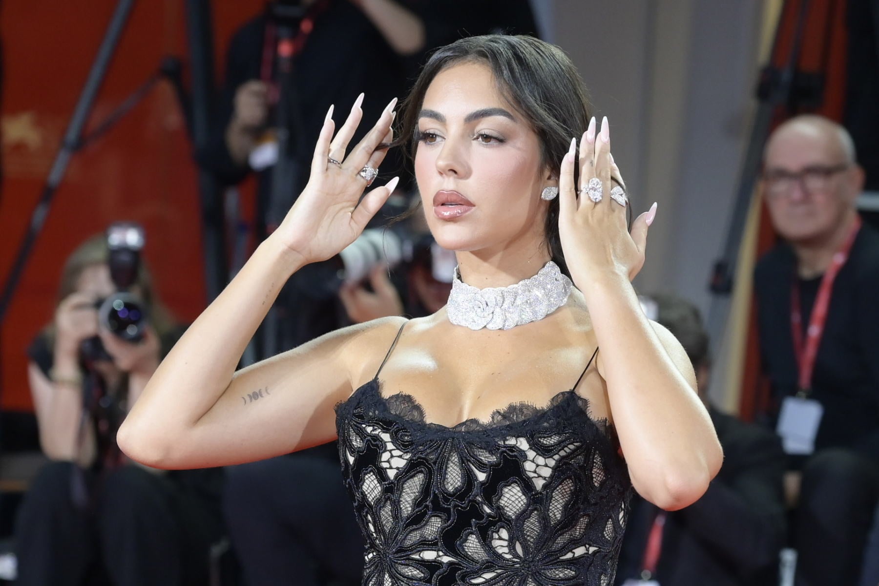 La extrema izquierda rabia contra Georgina Rodríguez tras su emotiva visita al Valle de los Caídos