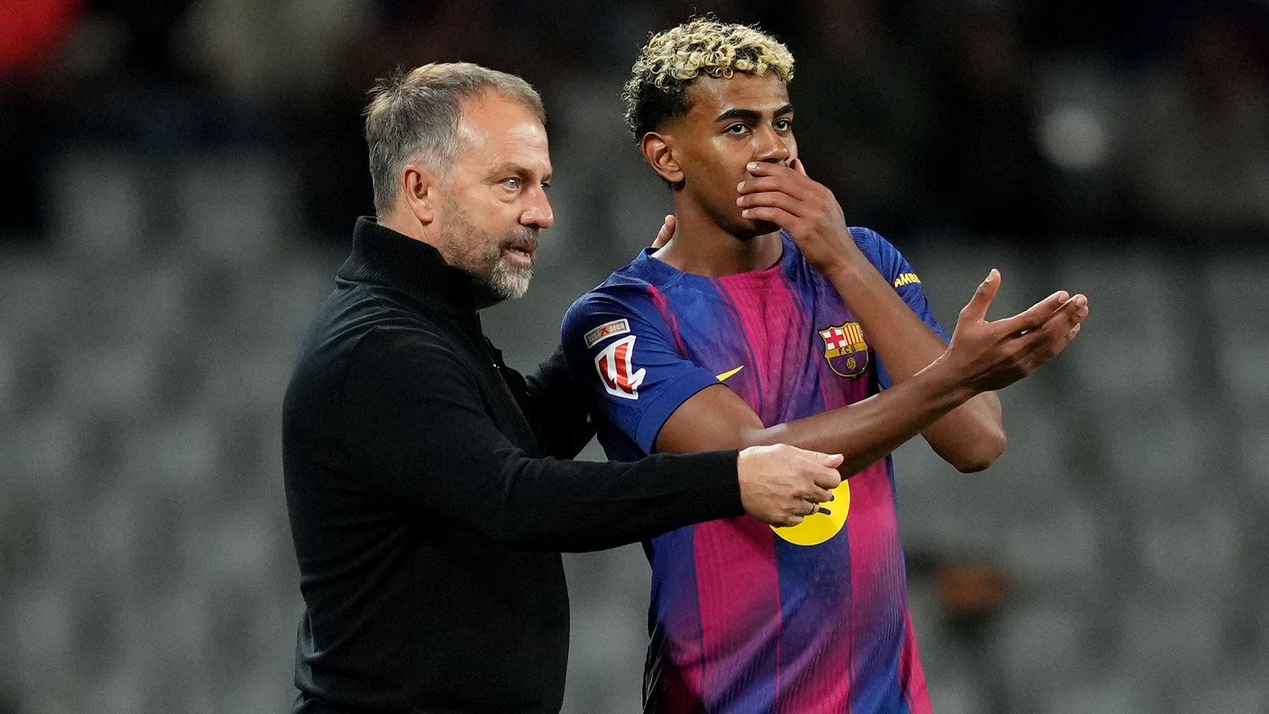 Hansi Flick junto a Lamine. (Getty)