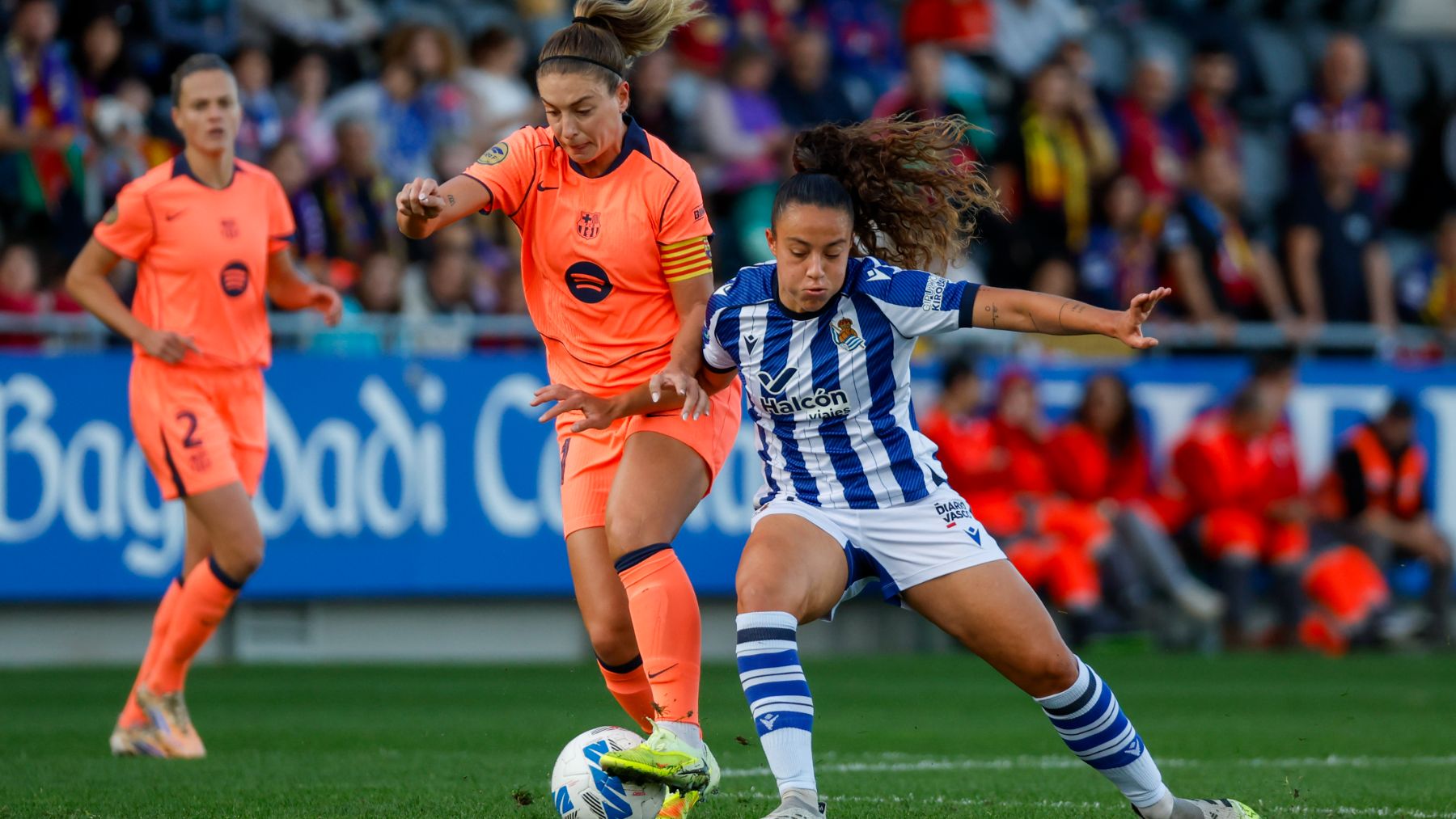 Alexia Putellas y Emma Ramírez en el Real Sociedad-Barcelona. (EFE)