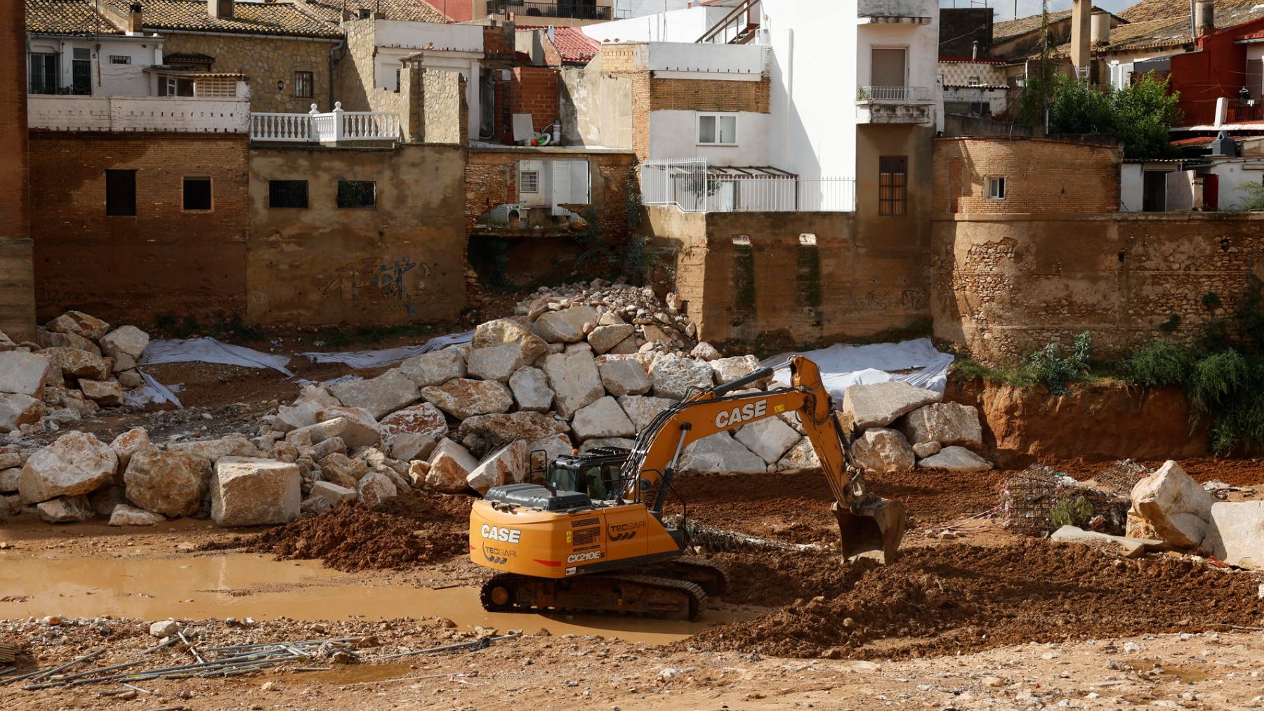 El Gobierno tiene pendientes 18 de las 30 obras que asumió por la DANA: la Generalitat ha hecho 39 de 58