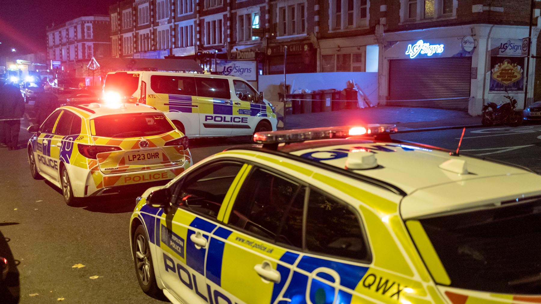 Varios heridos en un apuñalamiento múltiple en un tren en Huntingdon (Reino Unido)