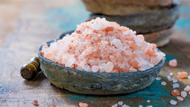 Derramar sal en casa