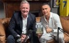 Cristiano Ronaldo posa con el libro 'Woke is dead'