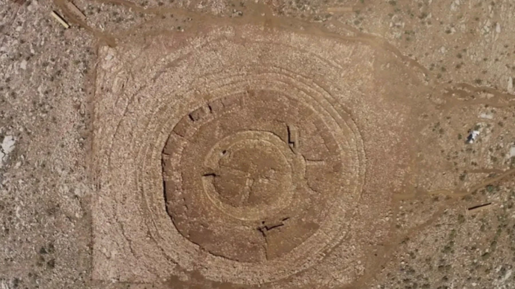 Vista aérea de la estructura circular y laberíntica de época minoica descubierta en la isla de Creta. Imagen: Ministerio de Cultura de Grecia.