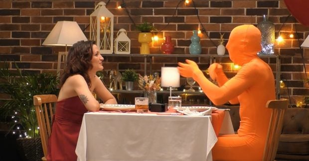 Gema y Pasajero Zeta en 'First Dates'. (Mediaset)