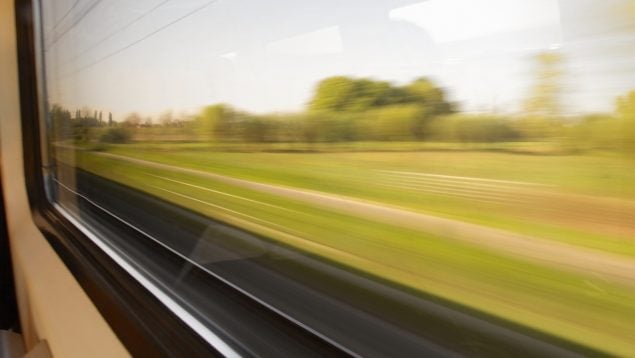 Puntos negros en las ventanas de los trenes