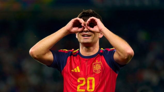 Pedri con la nueva camiseta de España para el Mundial. (RFEF)