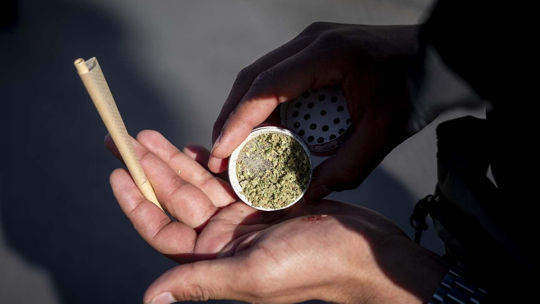 Los estudiantes de Baleares de 14 a 18 años son de los primeros de toda España en fumar porros