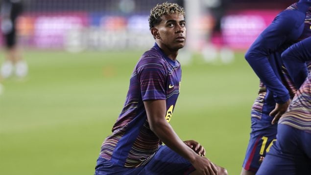 Lamine Yamal, en un calentamiento con el FC Barcelona. (Europa Press)