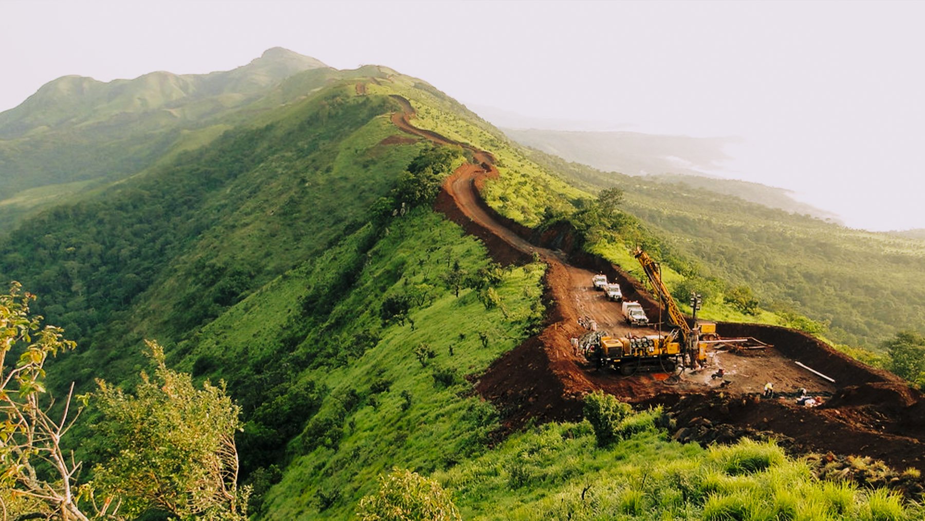 Montañas de Simandou. Foto: David Bewick en Flickr.
