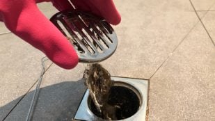 El desagüe de la ducha