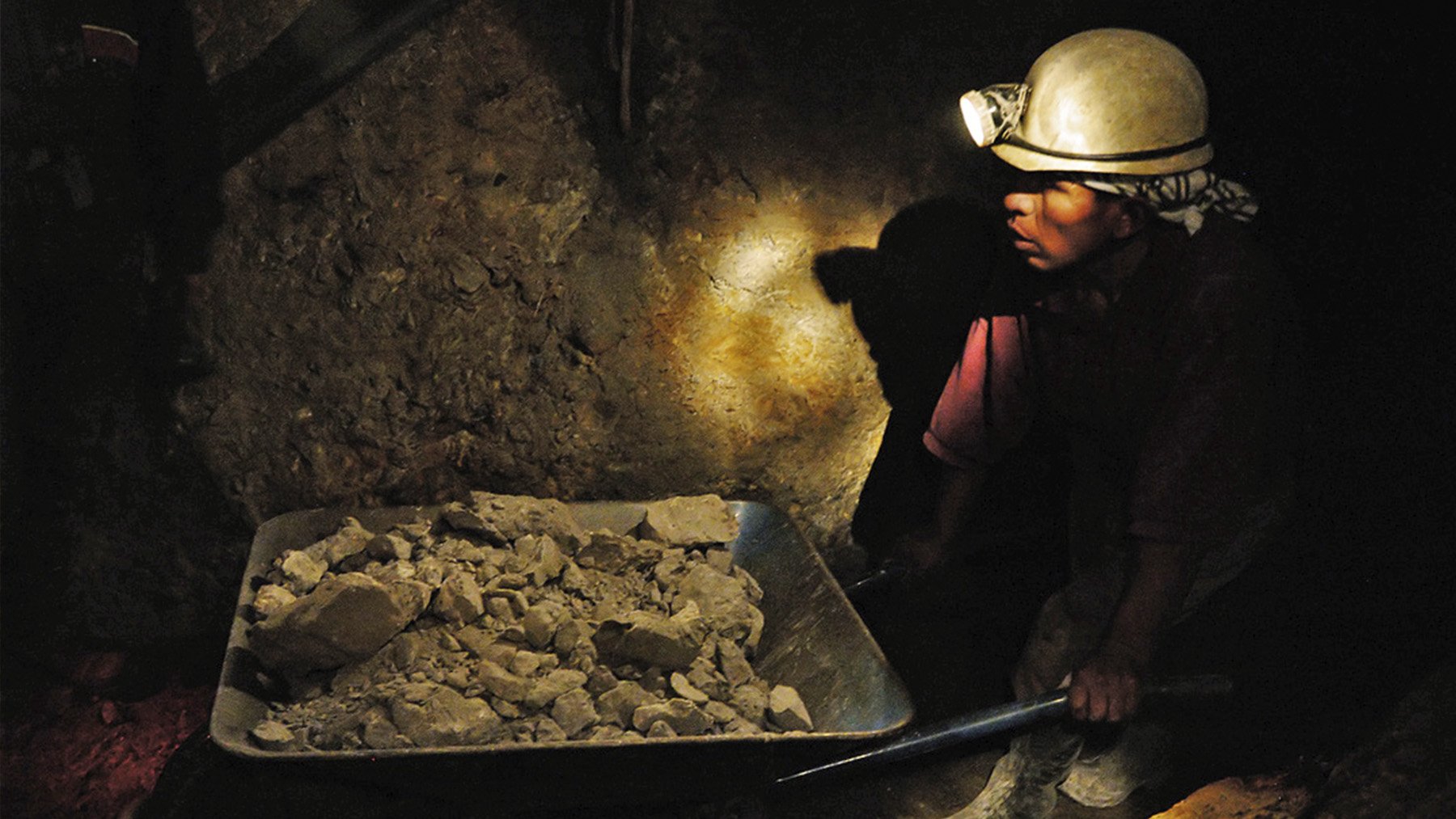Trabajador de la mina de Cobre Panamá. Foto: Christophe Meneboeuf.