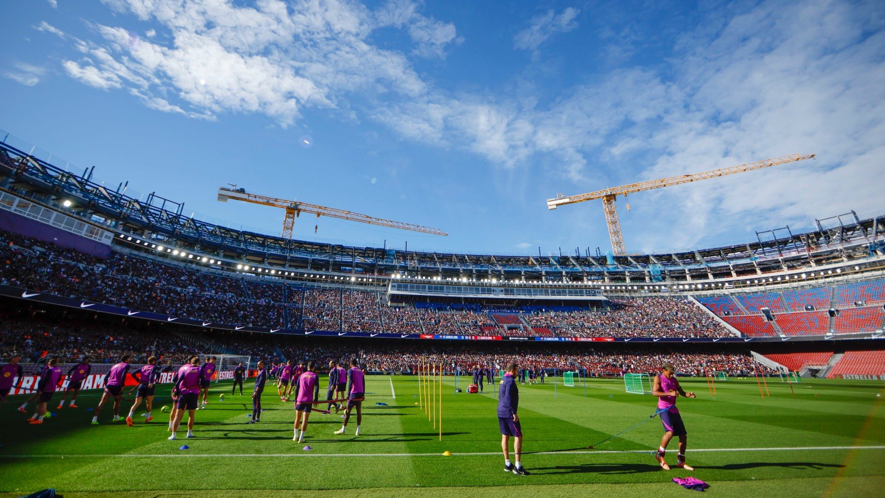 El Barça no se plantea hacer conciertos en el Camp Nou... para no enterrar el césped