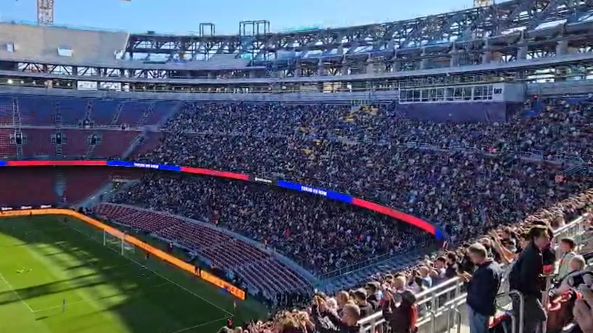 El Barcelona regresa al Camp Nou: así fue el entrenamiento a puerta abierta con 23.000 aficionados