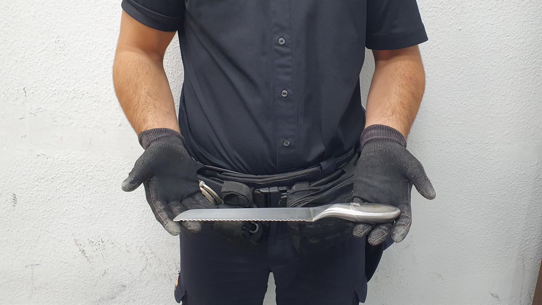 Terror en Palma: Retiene a su amiga en el baño y la amenaza con un cuchillo de 20 centímetros