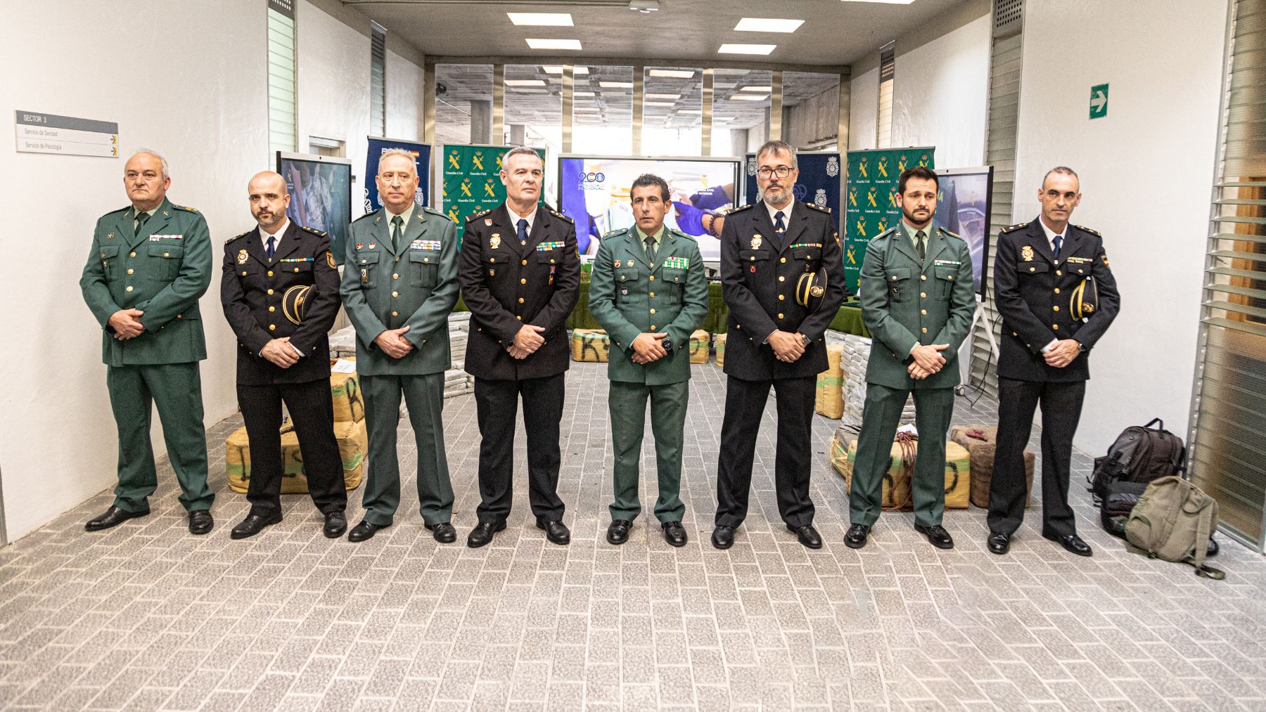 Mandos policiales durante la presentación de la operación