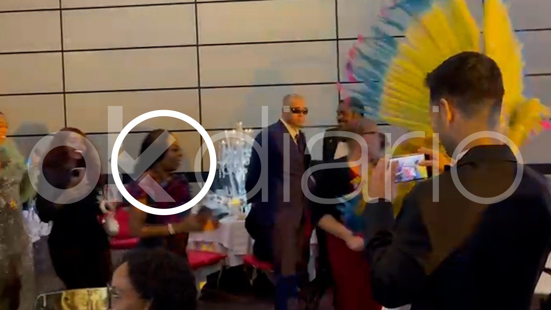 Así bailaba la conga la madre de Lamine Yamal en la cena que organizó en Londres a 330 € el cubierto