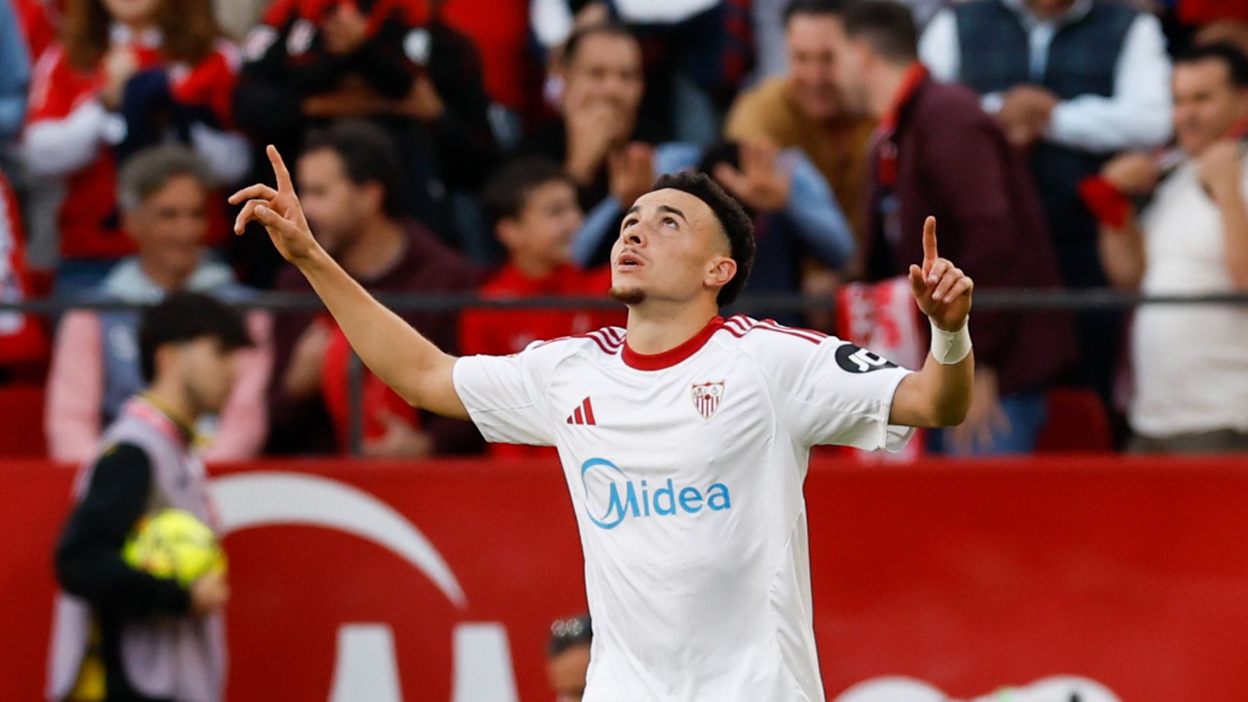 Rubén Vargas celebra su gol a Osasuna. (EFE)