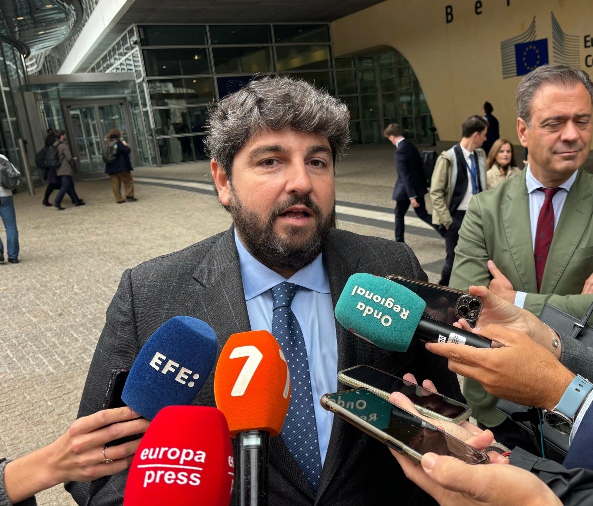 López Miras: El PP tiene la obligación de dar estabilidad en Valencia