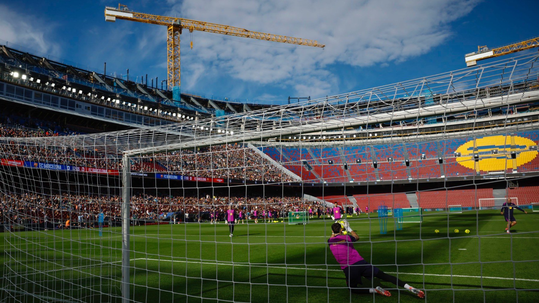El último entrenamiento del Barcelona en el Camp Nou. (EFE)