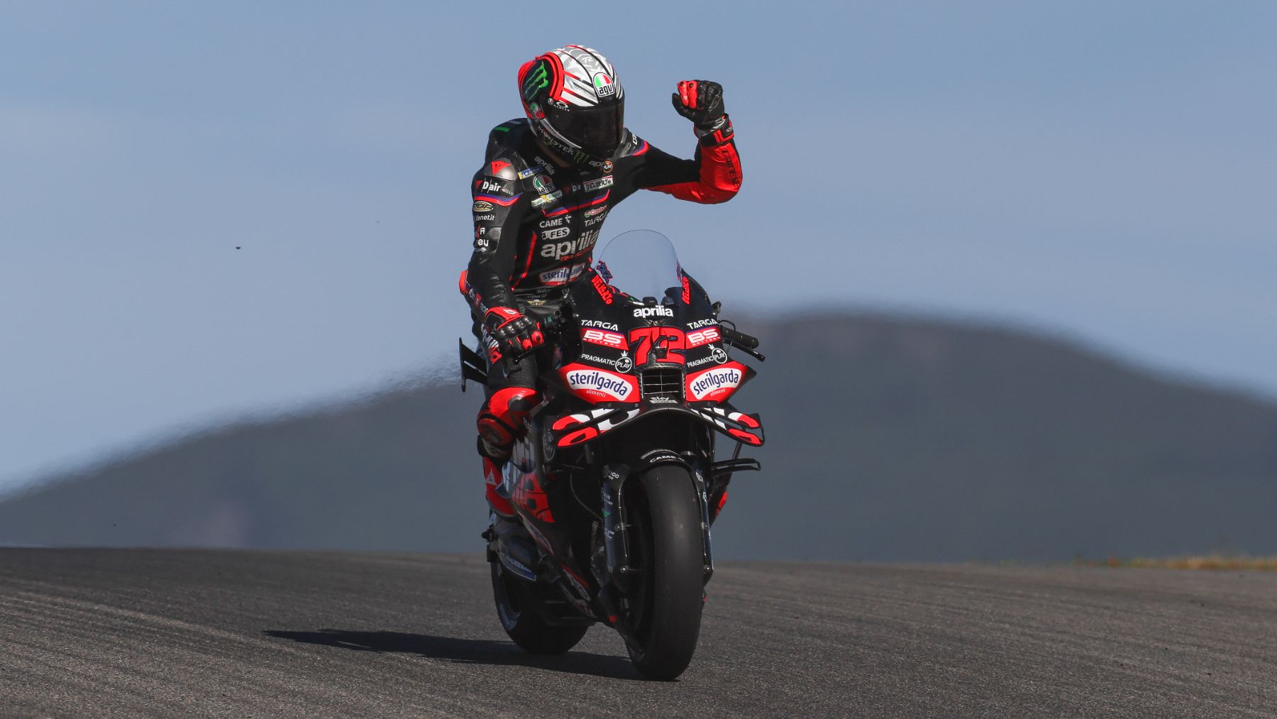 Bezzecchi arrasa en Portimao por delante de Álex y acaricia la tercera plaza del Mundial de MotoGP