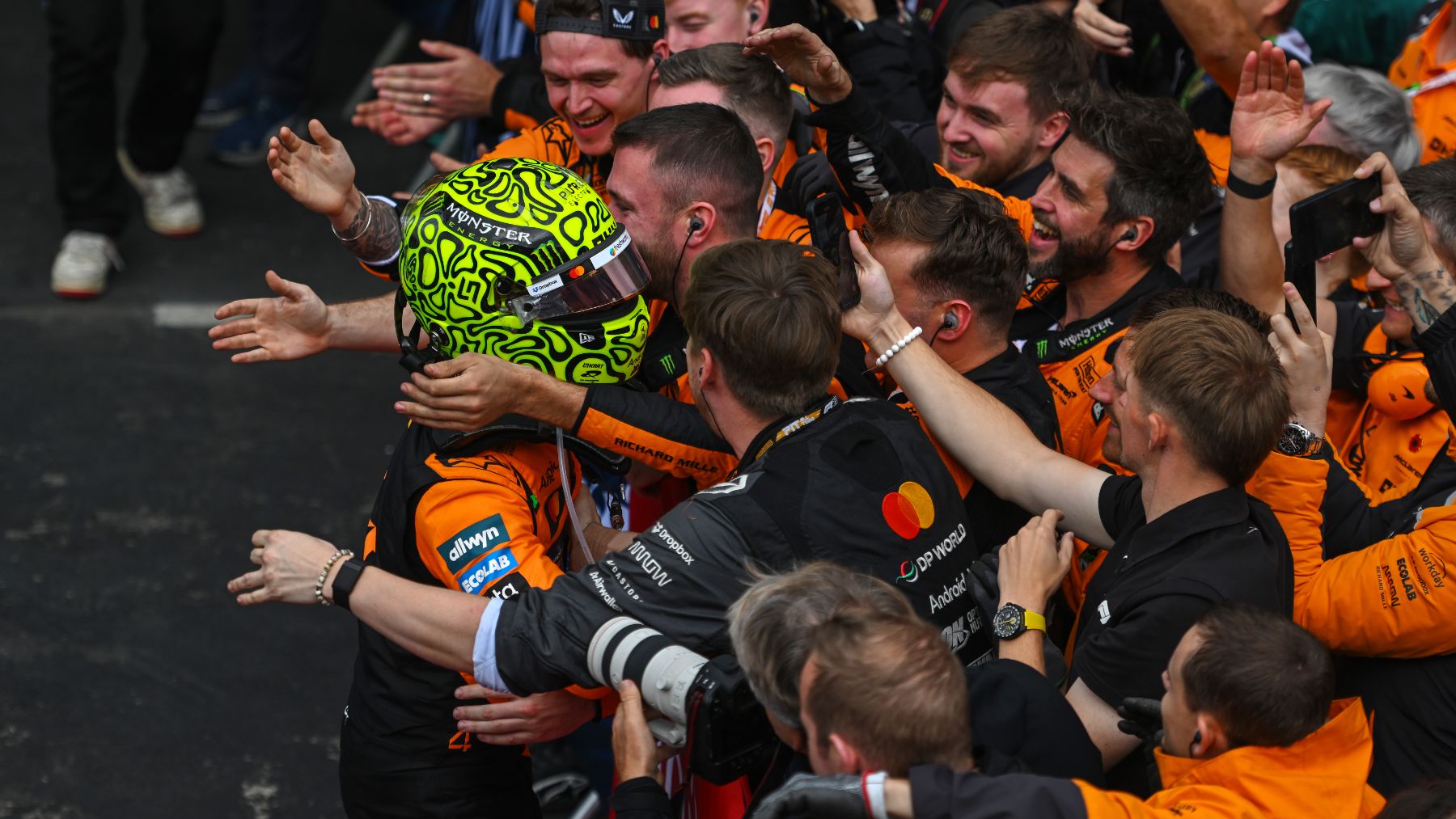 Norris celebra su victoria en Brasil. (Getty)