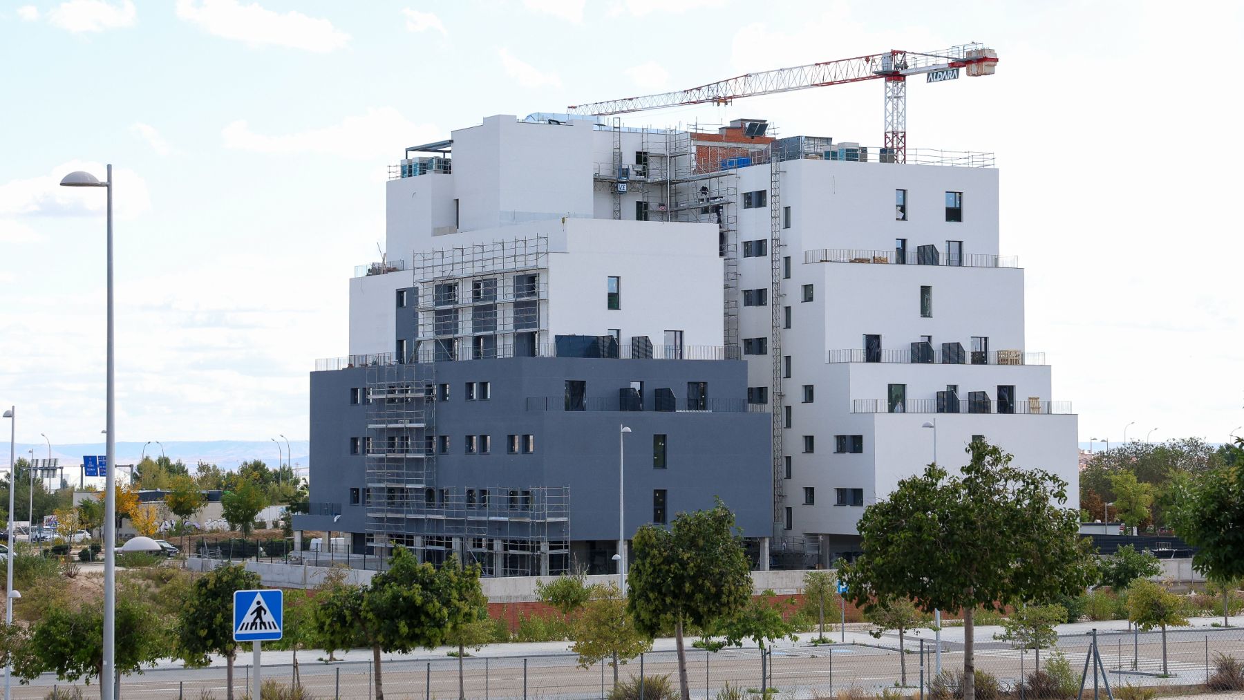 La crisis de vivienda de Sánchez continúa: la falta de oferta subirá los precios otro 7% en 2026