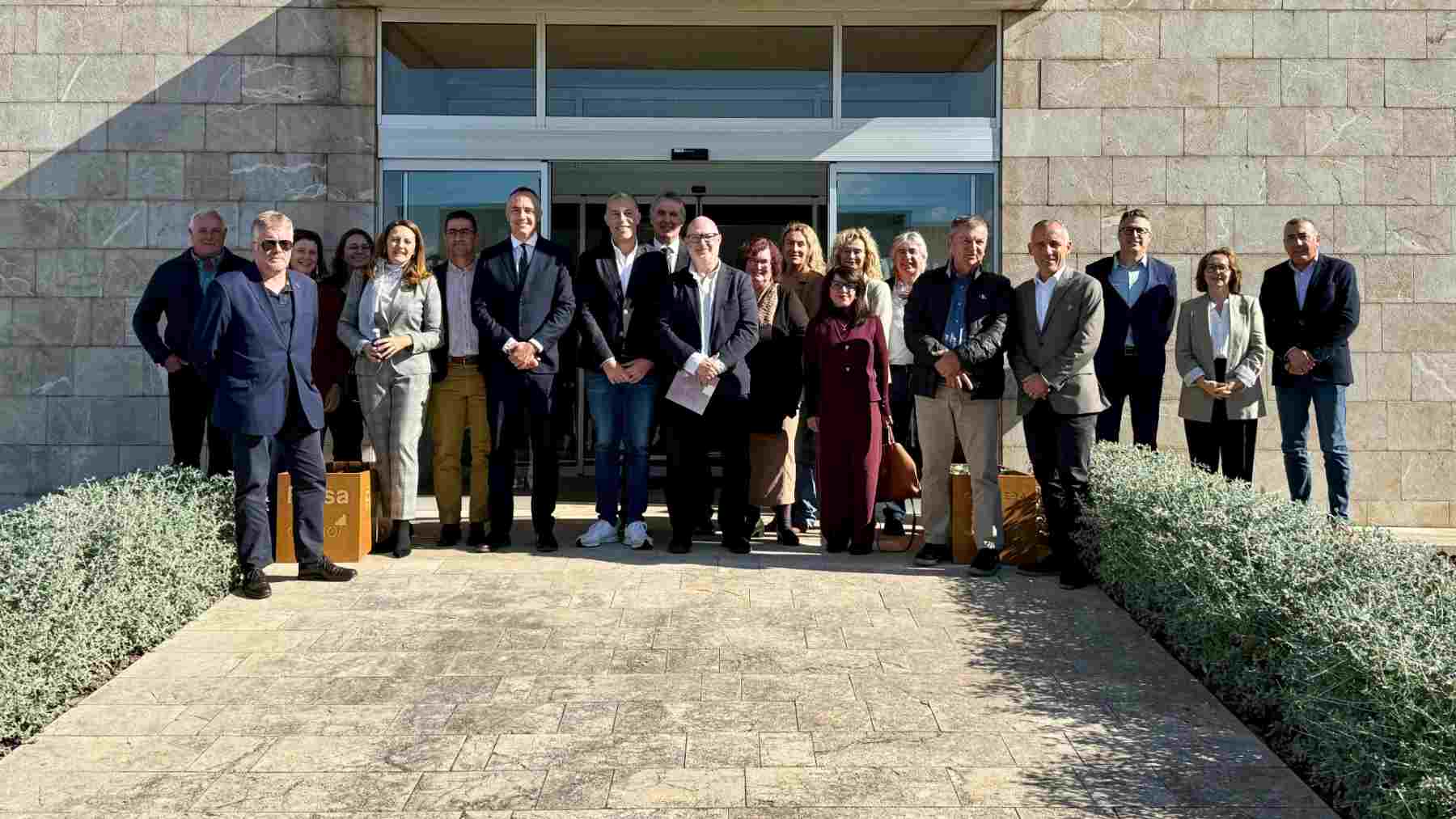 Foto de grupo de representantes de ASIMA, CEPE y FEBAPE.