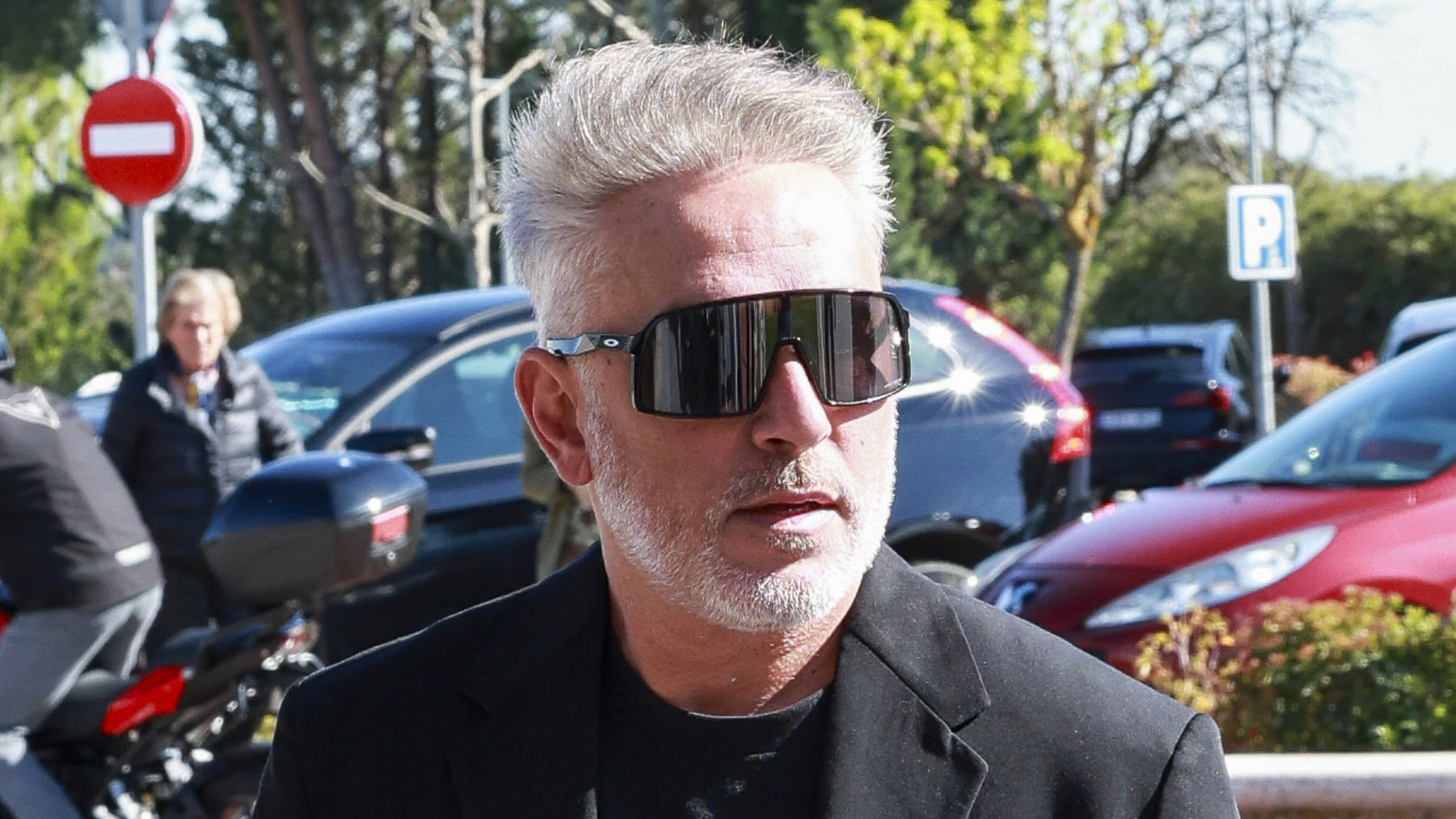 Kiko Hernández en un funeral. (Foto: Gtres)