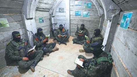 Terroristas de Hamás en los túneles de Gaza. (Cecod)