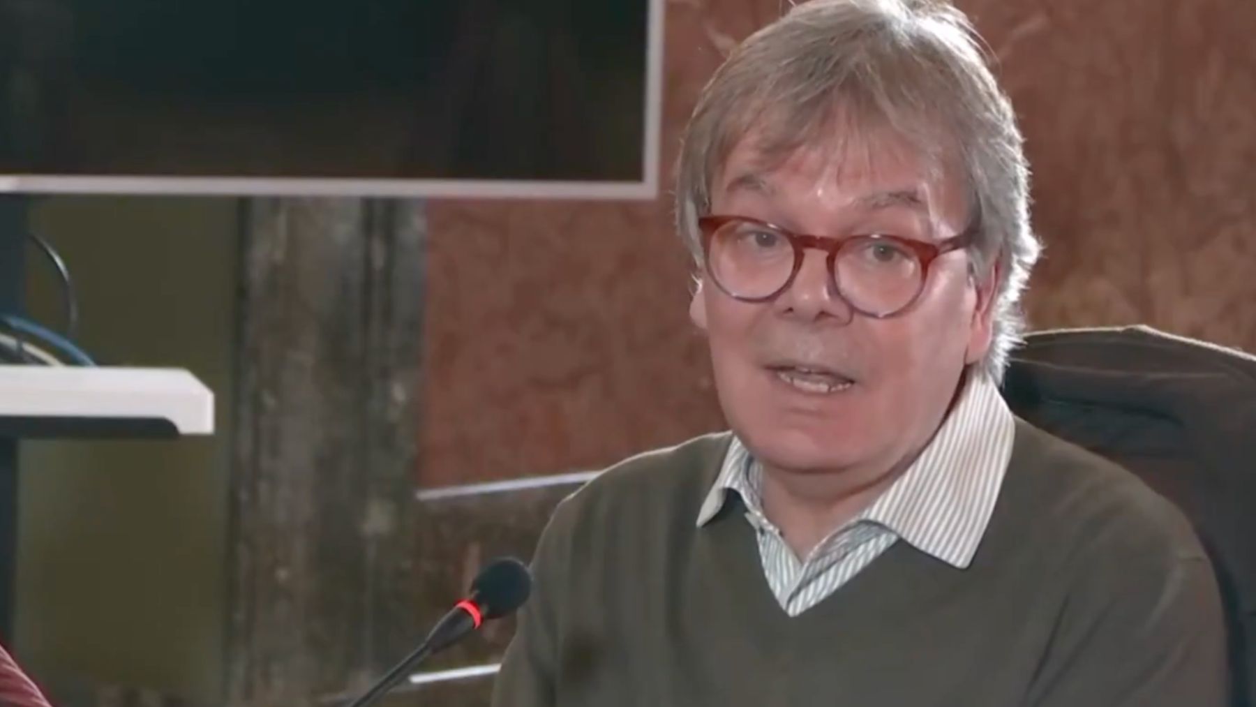 El jefe de ‘El País’ que fue al notario en ayuda de García Ortiz acusa de filtrar a la Fiscalía de Madrid