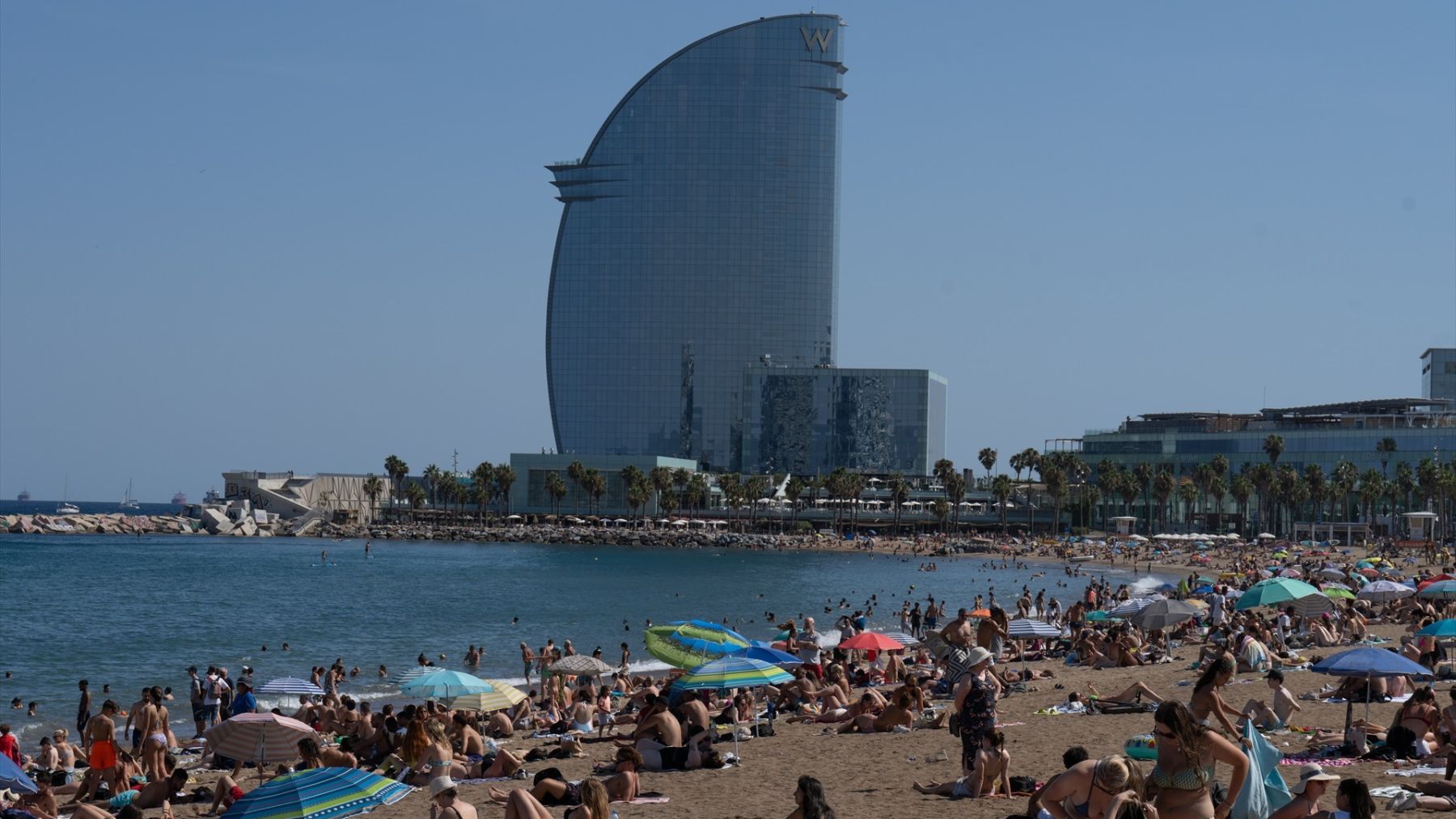 Mejoran las temperaturas en Barcelona. (Europa Press)