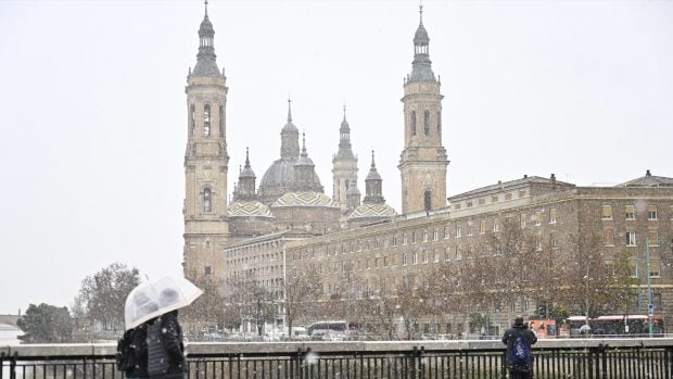 Zaragoza mientras nieva. (Europa Press)