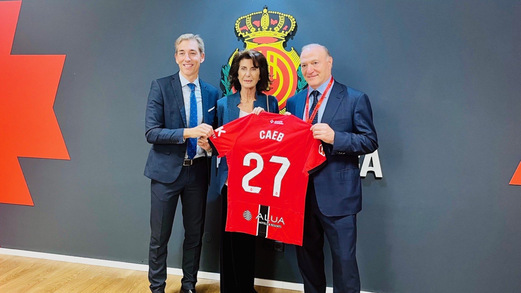 El Real Mallorca y la patronal CAEB firman una alianza