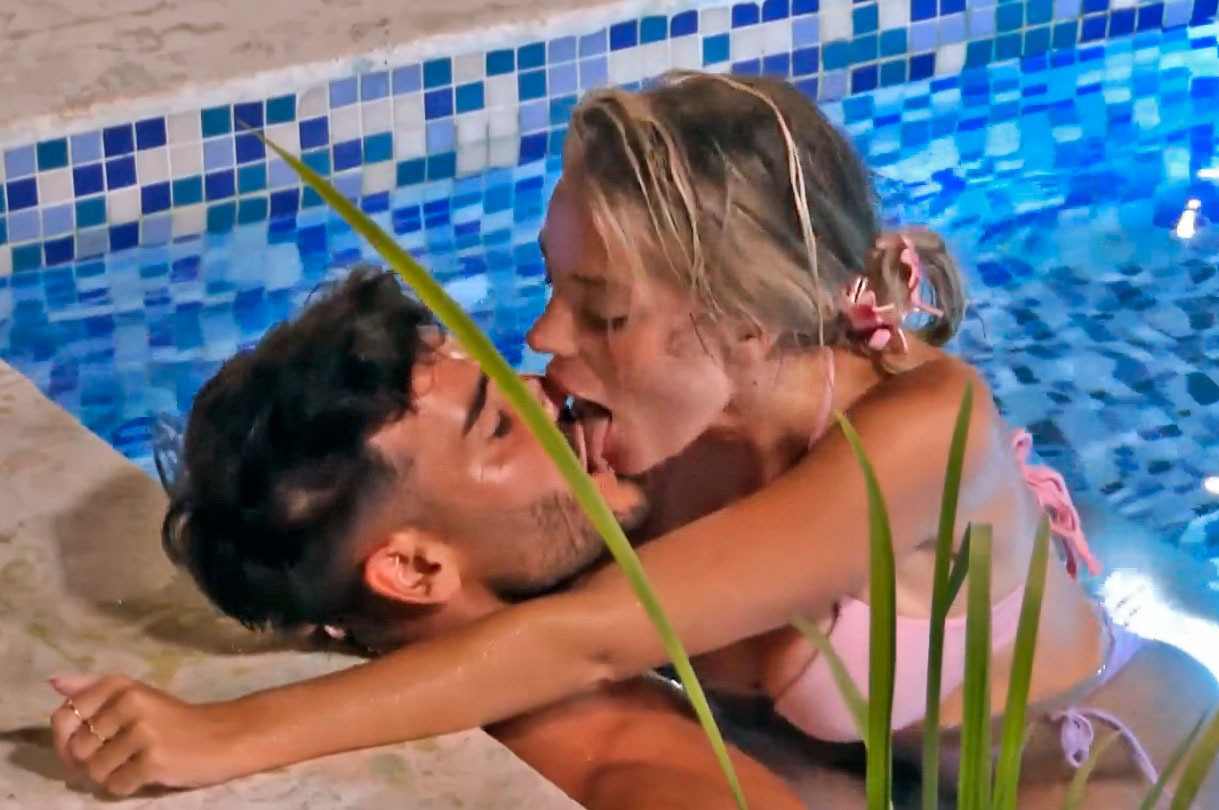 Claudia y Gerard: pasión sin límites en el jacuzzi de