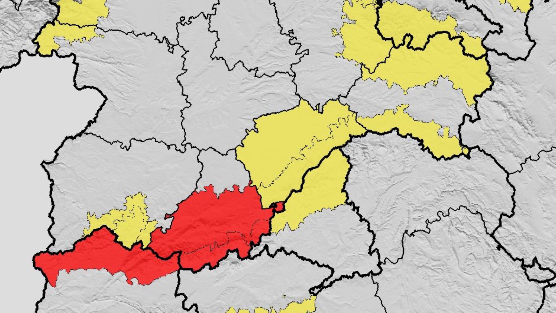 Aviso rojo de AEMET por lluvias en Cáceres, Sistema Central y Ávila, donde la Junta ha enviado Es-alert